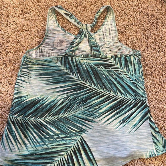 3 Abercrombie tops girls 9/10 - Picture 4 of 5